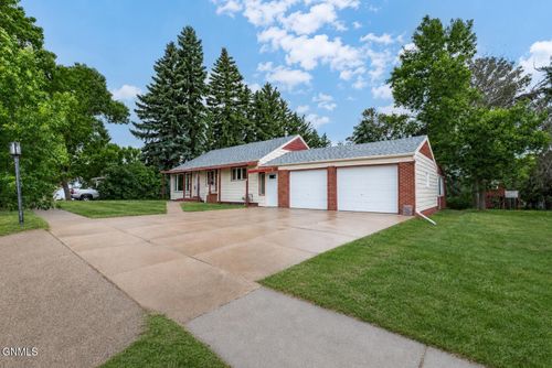 404 N 8th St, New Salem, ND, 58563-4324 | Card Image