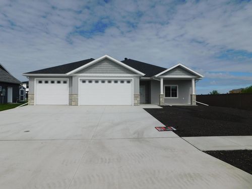 4203 Pine Pkwy S, Fargo, ND, 58104-8572 | Card Image