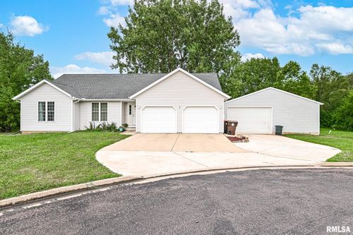 7 Tiffany Ct, Mackinaw, IL, 61755-7900 | Card Image