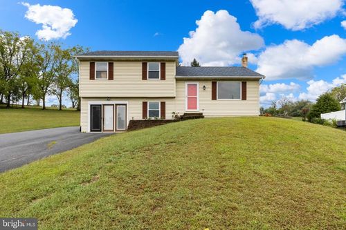 655 White Oak Rd, MANHEIM, PA, 17545-8511 | Card Image