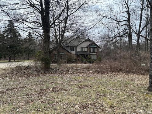 6400 Bridle Ln, Highland, MI, 48356-1200 | Card Image