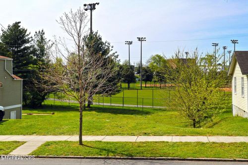 1706 Woodbine Ave, Knoxville, TN, 37917-6839 | Card Image