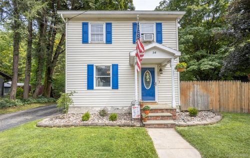 54 North Ave, Pleasant Valley, NY, 12569-6067 | Card Image