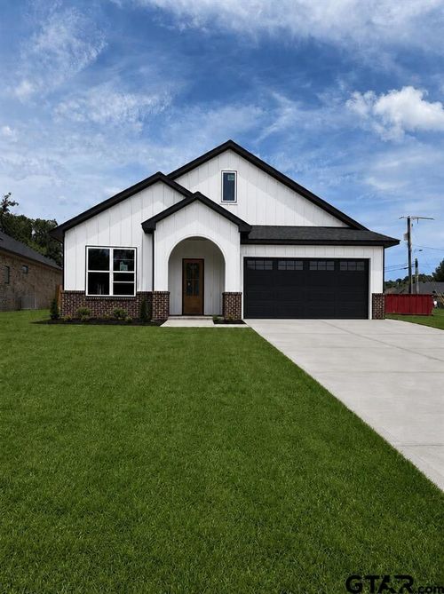 3902 French Dr, Longview, TX, 75604-1000 | Card Image