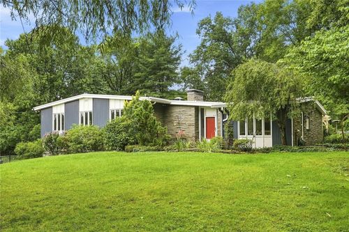101 Tomahawk Dr, Pittsburgh, PA, 15215-1539 | Card Image