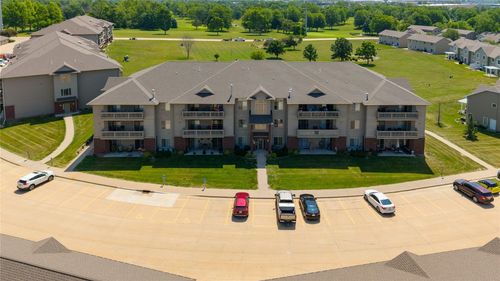 250 Cimarron Dr Ne, Hiawatha, IA, 52233 | Card Image