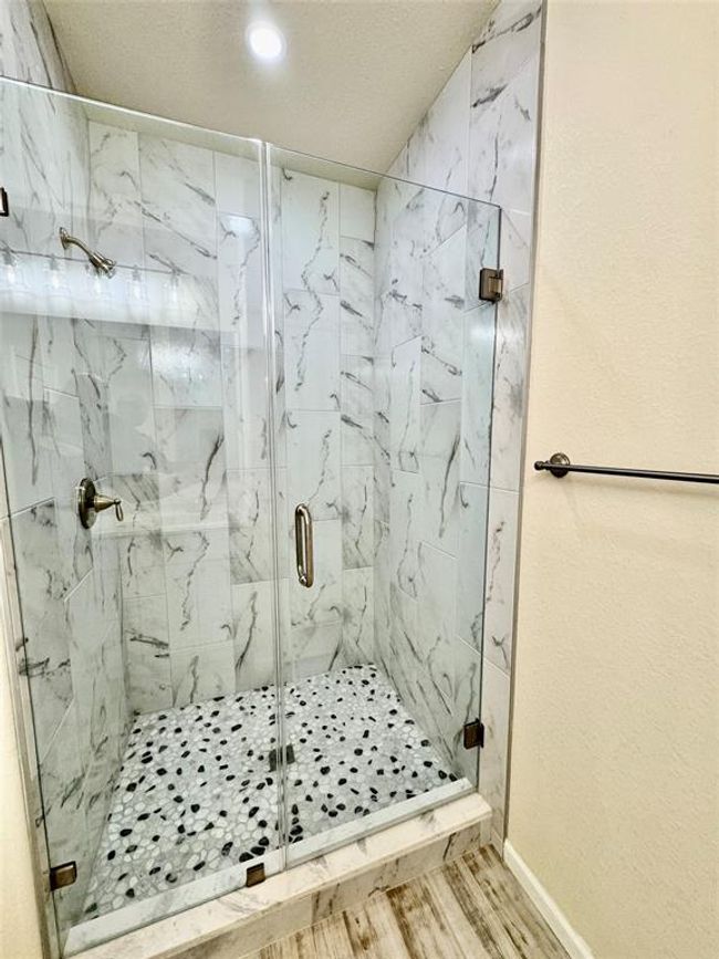 18 Edgewater St, House other with 3 bedrooms, 2 bathrooms and 2 parking in Hitchcock TX | Image 32