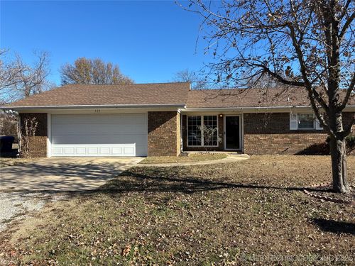 325 Jan Dr, Stratford, OK, 74872-4427 | Card Image