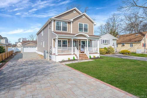 28 Vanderbilt Ave, Babylon, NY, 11704-7319 | Card Image