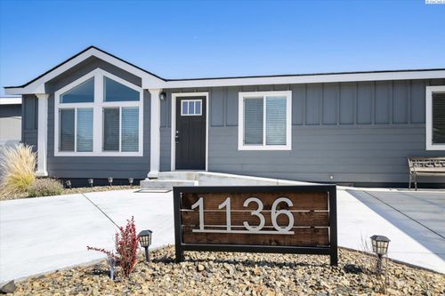 1136 N Harrison Pl, Kennewick, WA, 99336-4525 | Card Image