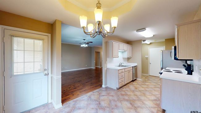 APT-1002 - 5401 Hollytree Dr, Condo with 3 bedrooms, 2 bathrooms and null parking in Tyler TX | Image 13