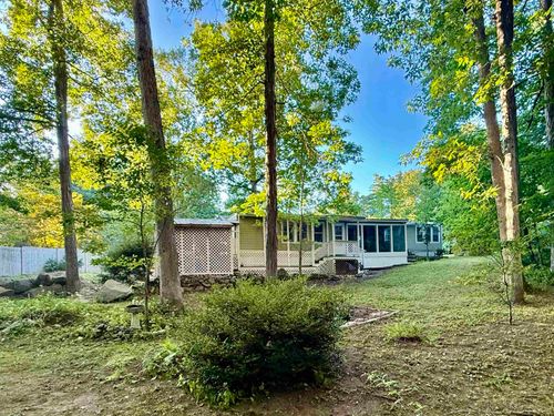 7 Colcord Pond Dr, Exeter, NH, 03833-1549 | Card Image