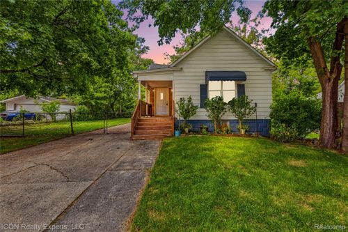 22 Meadle St, Mount Clemens, MI, 48043-2323 | Card Image