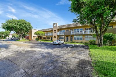 113 - 9121 Sunrise Lakes Blvd, Condo with 1 bedrooms, 1 bathrooms and null parking in Sunrise FL | Image 1