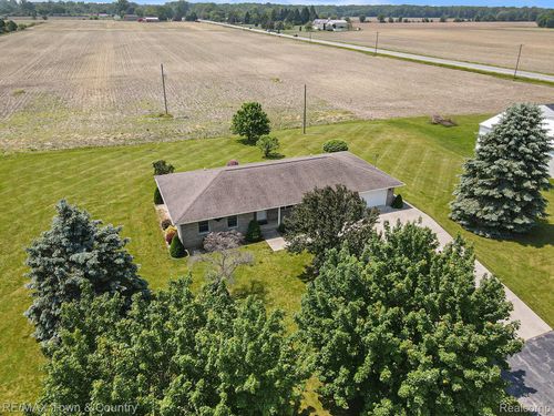 12070 Elms Rd, Birch Run, MI, 48415-8786 | Card Image