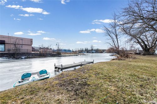 3048 Andre St, Keego Harbor, MI, 48320-1233 | Card Image