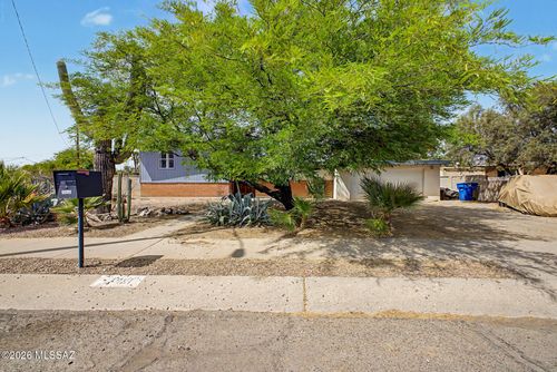7951 E Hawthorne St, Tucson, AZ, 85710-1617 | Card Image