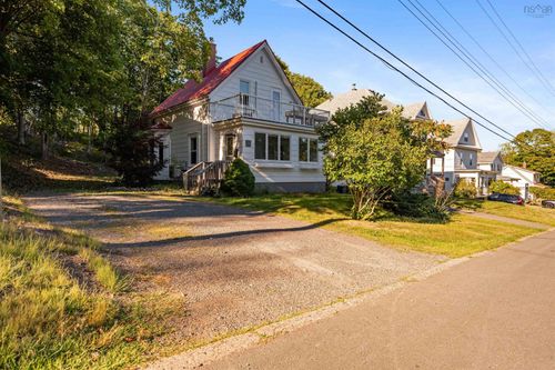84 Elm St, New Glasgow, NS, B2H1Y4 | Card Image