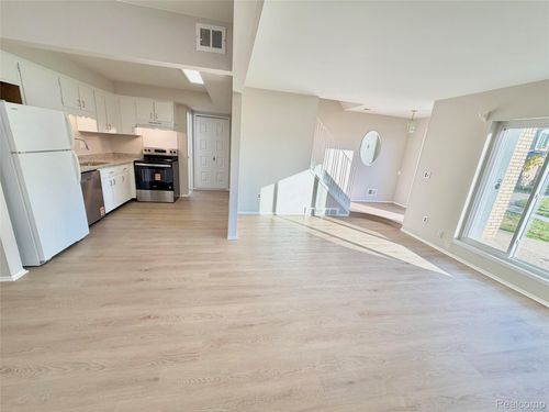 apt-3-29672 City Center Dr, Warren, MI, 48093-2414 | Card Image