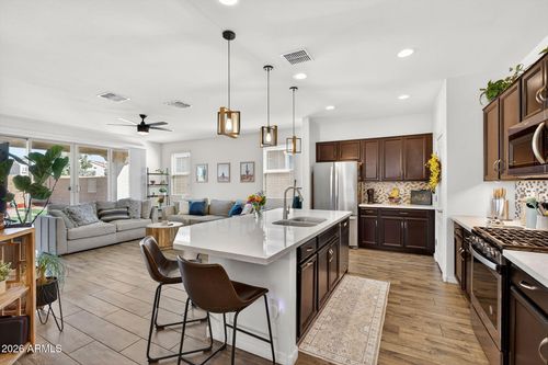 9440 W Willow Bend Ln, Phoenix, AZ, 85037-2409 | Card Image