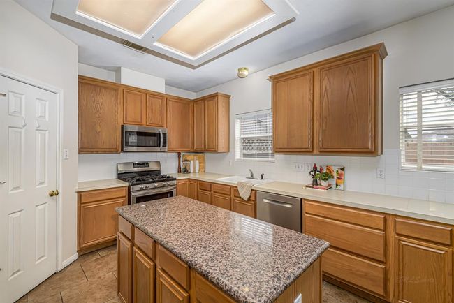 Stainless appliances | Image 30