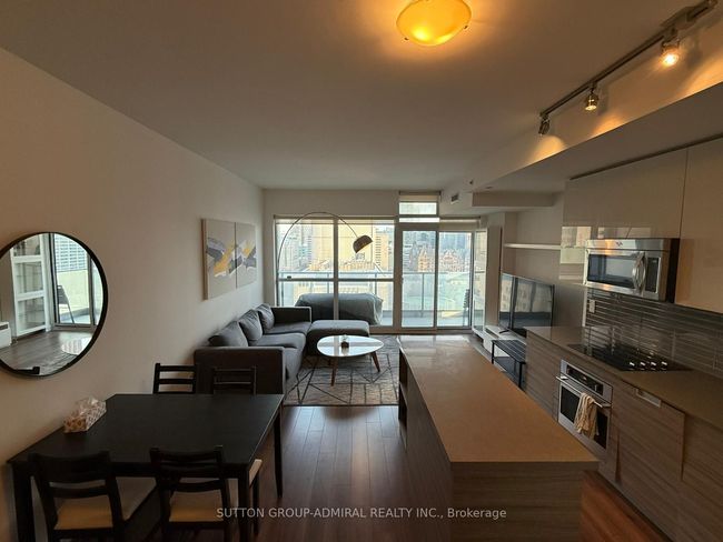 1611 - 210 Simcoe St, Condo with 2 bedrooms, 1 bathrooms and null parking in Toronto ON | Image 23