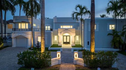 929 N Southlake Dr, Hollywood, FL, 33019-1630 | Card Image