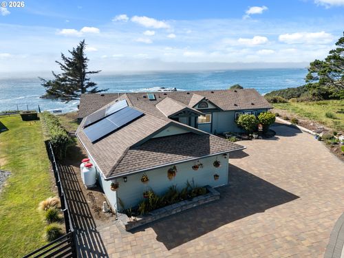 1243 Collis Ln, Brookings, OR, 97415-9642 | Card Image