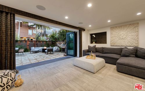 5317 Pacific Ave, Marina del Rey, CA, 90292-7117 | Card Image