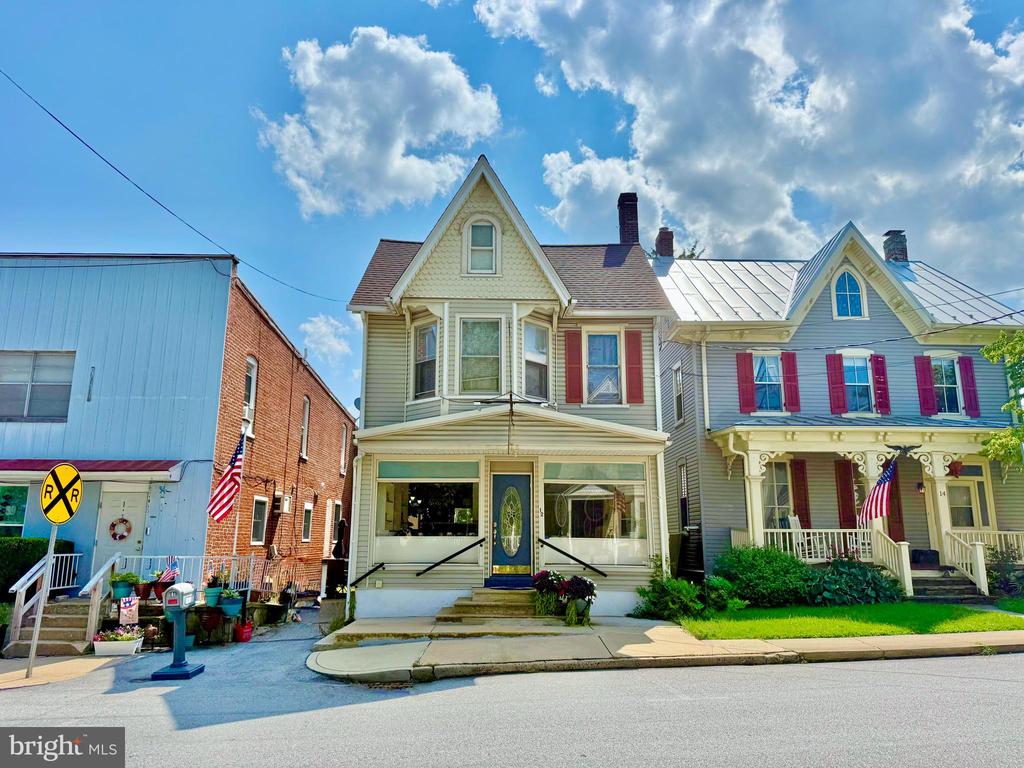 12 Main St, New Freedom, PA 17349-7906
