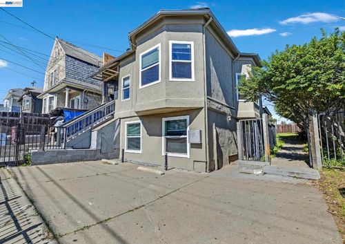 2424 E 24th St, Oakland, CA, 94601-1206 | Card Image