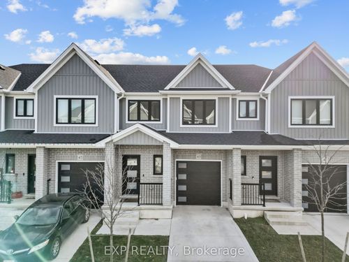 43-17 Nicholson St, Lucan, ON, N0M2J0 | Card Image