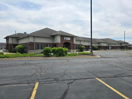 1452 Merchant Dr, Algonquin, IL, 60102-5917 | Card Image