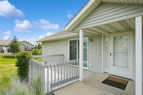 c-3301 Banar Dr Sw, Cedar Rapids, IA, 52404-4754 | Card Image