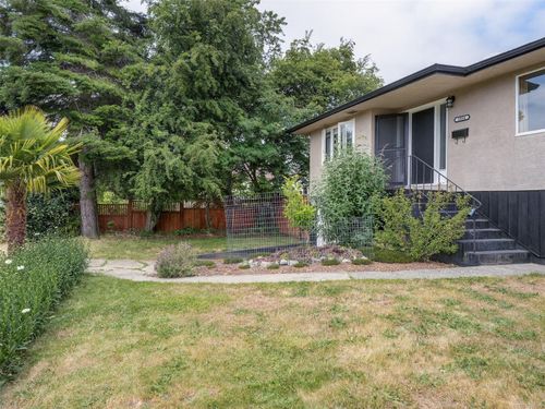 1856 Neil St, Saanich, BC, V8R3C7 | Card Image