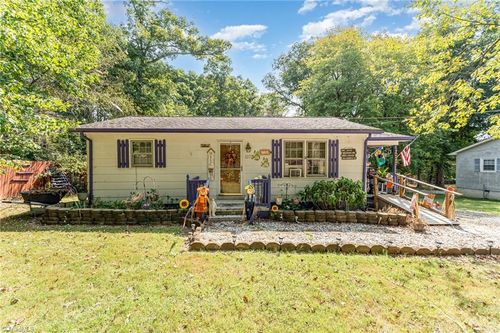 1372 Virginia St, Eden, NC, 27288-8062 | Card Image