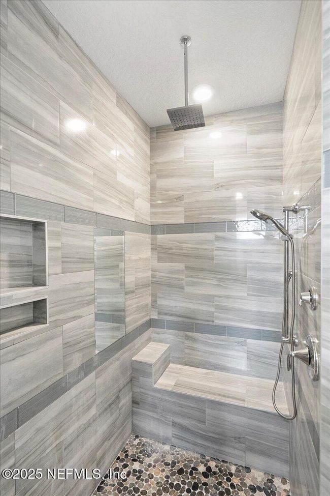 Elegant shower with an amazing | Image 18