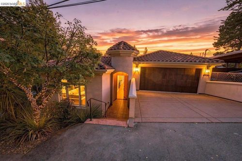 6733 Longwalk Dr, Oakland, CA, 94611-1720 | Card Image