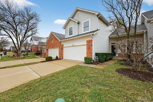 16816 Chesterfield Bluffs Cir, Chesterfield, MO, 63005-1662 | Card Image