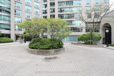 409 - 942 Yonge St, Condo with 1 bedrooms, 1 bathrooms and 1 parking in Toronto ON | Image 2