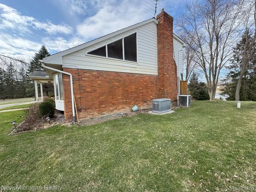 3872 Woodland Dr, Metamora, MI, 48455-9730 | Card Image