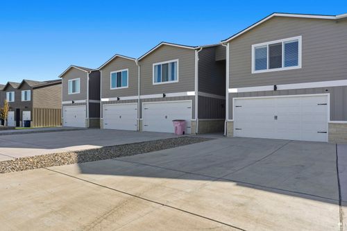 5625 Goheen Dr, Manhattan, KS, 66503-2652 | Card Image