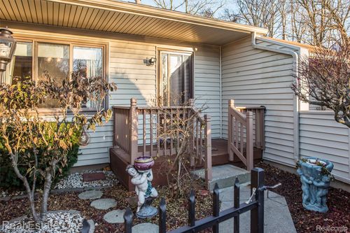 4-25104 25104 Hamilton Court, South Lyon, MI, 48178 | Card Image