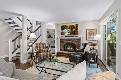 1952 Dupont Ave S, Minneapolis, MN, 55403-3035 | Card Image