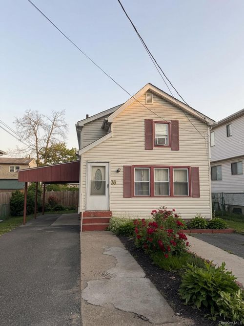 36 Division Ave, Spring Valley, NY, 10977-5704 | Card Image