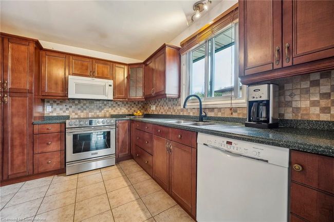 62 Guildwood Dr, House other with 2 bedrooms, 1 bathrooms and 3 parking in Hamilton ON | Image 10