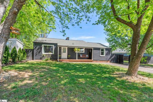 8 Nimitz St, Greenville, SC, 29609-1939 | Card Image