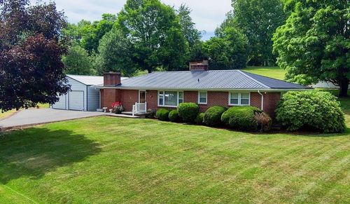 20495 Blue Spruce Rd, Bristol, VA, 24202-3917 | Card Image