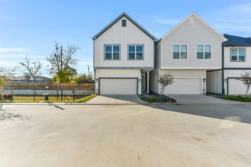 6707 Parker Oaks Ln, Houston, TX, 77076-1433 | Card Image