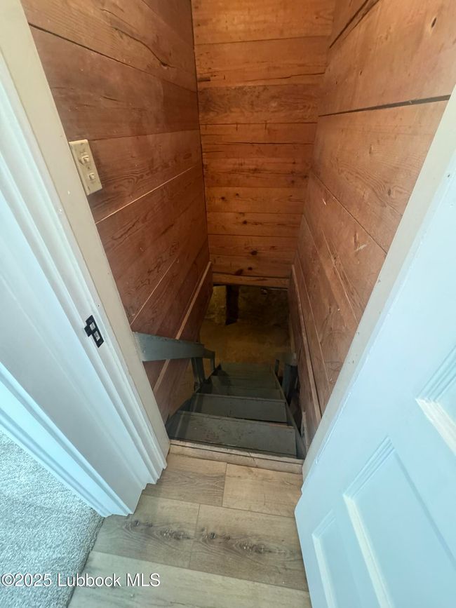 Stairs to unfinished basement | Image 26